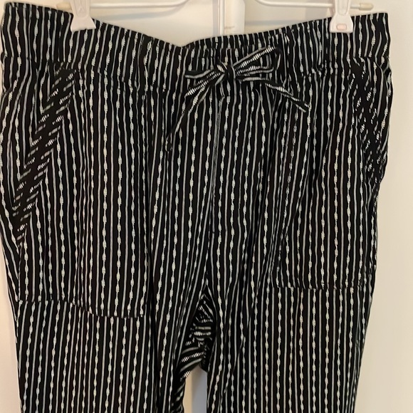 Old Navy High-rise Trousers - Picture 3 of 5